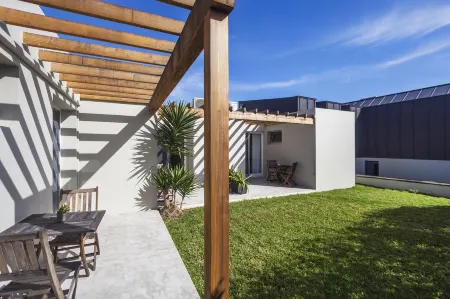 Casa Da Ilha - Slow Living Residence & Suites Отели рядом с достопримечательностью «Nucleo de Santa Bárbara do Museu Carlos Machado»