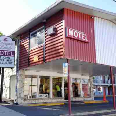 Cougar Land Motel Hotel Exterior
