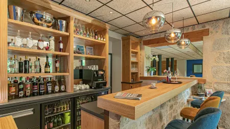 Logis Hotel l'Hôtel des Bains - Salles-la-Source