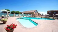 Econo Lodge Inn & Suites Vernal Near Dinosaur Monument - Pools