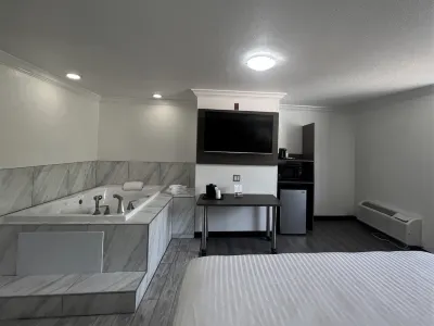 Reagan Resorts Inn Hotels near Gatlinburg Bible Museum & Wedding Chapel