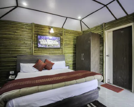 Glamwood Resort Hotels in Kempty Range