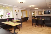 Hotel Vintage am Bundesbank-Bunker - breakfast