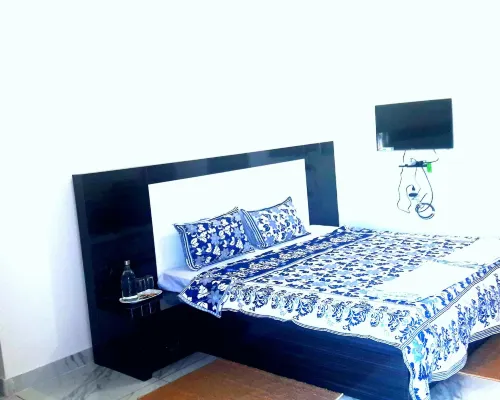 Garur Valley Hotels in Kausani