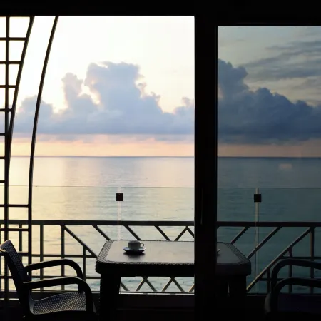 The Grand Gloria Hotel