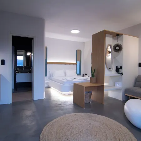 Thronos Suites