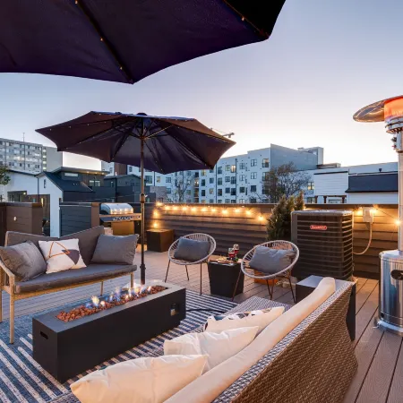 Nash Chic Near DT Rooftop Luxe Comfort