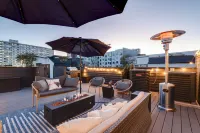Nash Chic Near DT Rooftop Luxe Comfort - Bungalows
