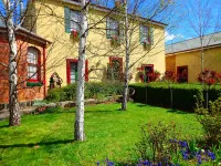 Blakes Manor Self Contained Heritage Accommodation Hotels near Christmas Hills Raspberry Farm Cafe