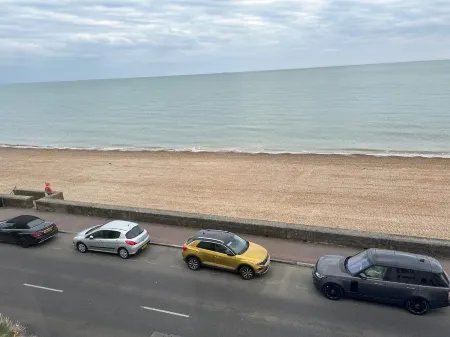 House - Sleeps 14 - Pets Ok - Parking - Garden