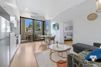 Kozyguru | Chippendale | Kozy Clean 1Bed Apt Hotels in Chippendale