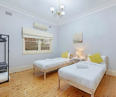 Kozyguru Campsie Oldie-But-Goodie Look 4 Bed House Nca011 Hotels near Woolworths Campsie