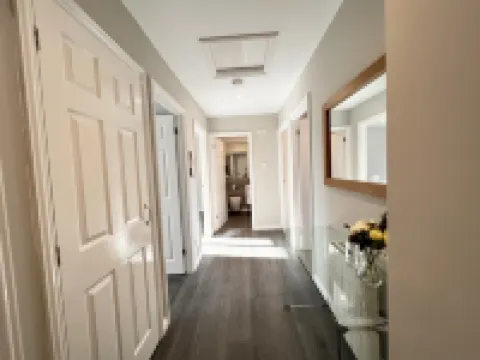 Beautiful Central Apartment with Parking