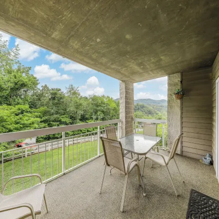 Greenbrier Getaway Whispering Pines 524