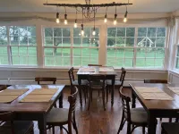 Stone Hearth Inn and Eatery Hotel di Cavendish