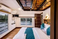 Luxury Houseboat