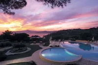 Residence le Grazie Est - Pools