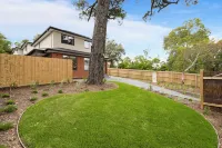 Bungunyah Apartments Hotel a 