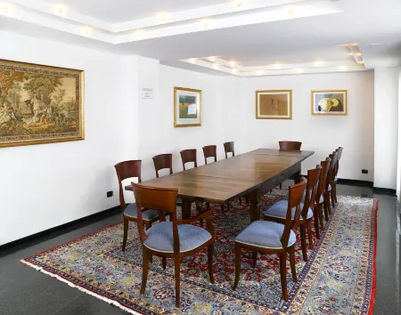 International Hotel & Suite