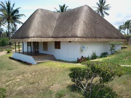 Blue Moon Beach Holiday Resort Отели в г. Jangamo