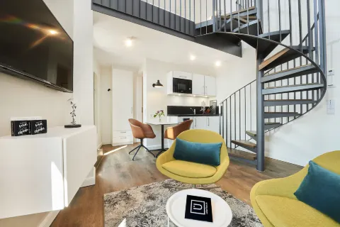 超弗拉斯公寓酒店