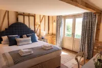 Retreat East Hotels near Hoxne Playing Field & Pavilion