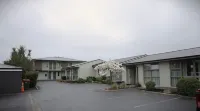 Tower Junction Motor Lodge- Motel with Airport and Railway Station Shuttle Service