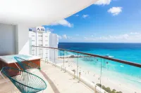 Altitude at Krystal Grand Cancun - All Inclusive - Merinäköala