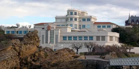 Alfred Hotels Port-Vieux Отели рядом с достопримечательностью «Port des pêcheurs à Biarritz»