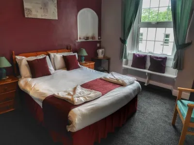 The Fountain Inn Hotel dekat Gavellers Cafe