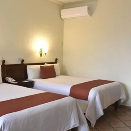 Hotel Sand's San Luis Potosí Отели рядом с достопримечательностью «Театр Ла-Пас»