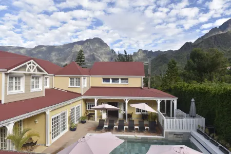 Hotel le Cilaos Отели рядом с достопримечательностью «Питон-де-Неж»