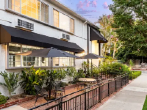 Wilshire Crest Hotel Hotels near Hollywood
