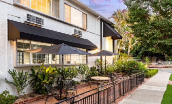 Wilshire Crest Hotel