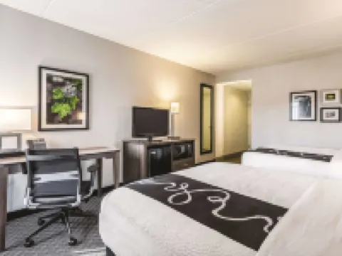 La Quinta Inn & Suites by Wyndham Columbia / Fort Meade Hotels in Jessup