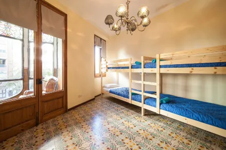 Bed in Girona Отели рядом с достопримечательностью «The Call»