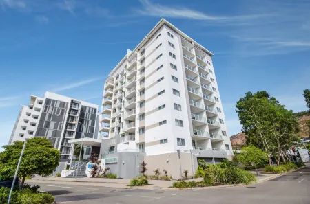 Central Kensington Apartments Отели в г. Хермит Парк