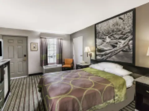 Super 8 by Wyndham Clinton Hotels in Anderson County