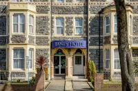 Tanes Hotel Hotels in Llanedeyrn