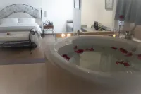 Daniel's Apart Hotel - Hot Tub