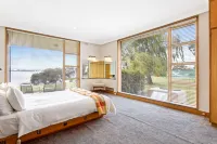 Riverfront Motel & Villas