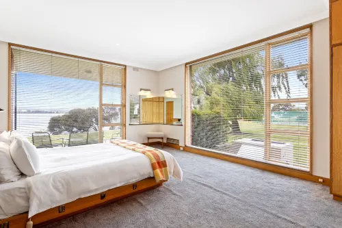 Riverfront Motel & Villas - Pools