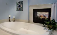 1906 Lodge - Bathtub