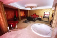 Grand Corner Boutique Hotel - Hot Tub