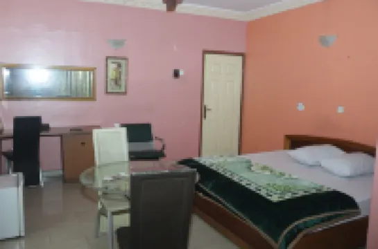 โรงแรมเอเมอรัลด์ แอนเน็กซ์ โรงแรมใน