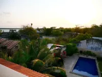 Ulani Lodge - Pools
