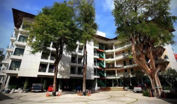 ทีสาม เฮ้าส์ โรงแรมใกล้สไมล์ผับแอนด์เรสเตอรองท์