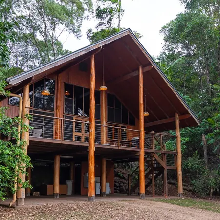 The Canopy Rainforest Treehouses & Wildlife Sanctuary Отели в г. Маланда