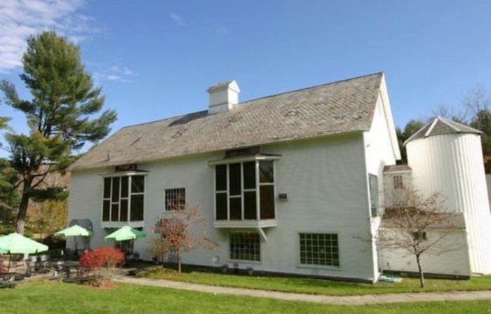 The 1896 House Country Inn - Brookside & Pondside