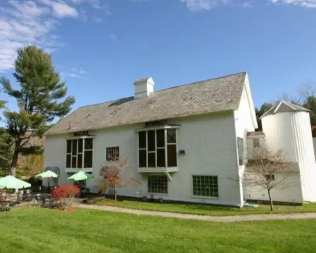 The 1896 House Country Inn - Brookside & Pondside Hotels in Williamstown